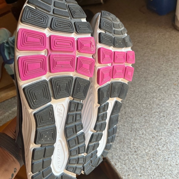 New Balance - Picture 3 of 3